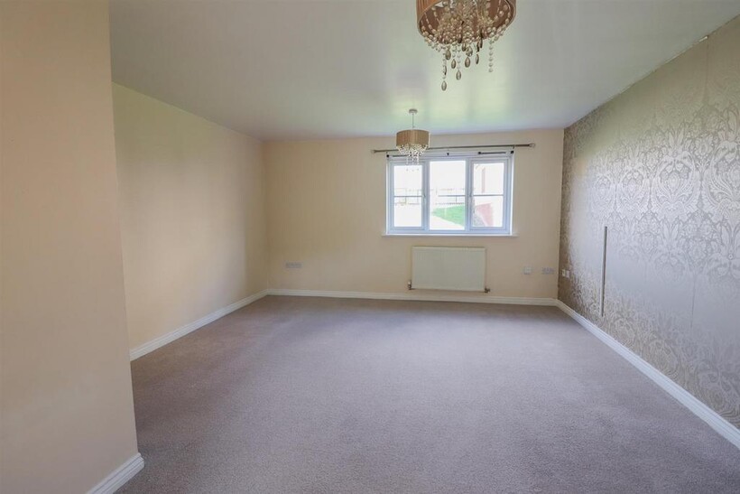 Huron Road, Turnford, Hertfordshire 2 bed apartment to rent - £1,395 pcm (£322 pw)