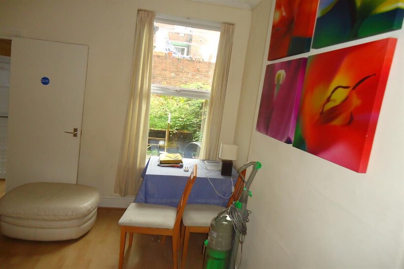Sharrow Vale Road, Sheffield, S11 8ZB 1 bed terraced house to rent - £277 pcm (£64 pw)