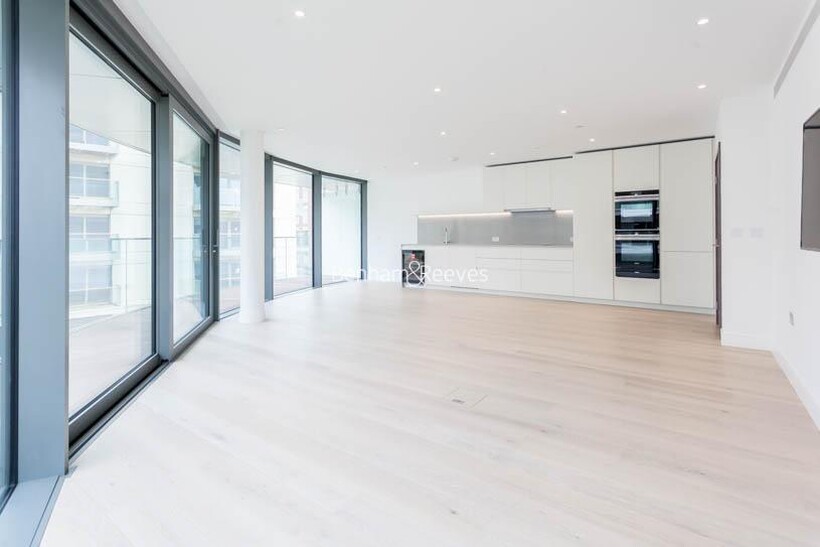 Fulham Reach, Hammersmith W6 2 bed apartment to rent - £4,650 pcm (£1,073 pw)