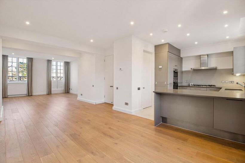 Sloane Street, London, SW1X 3 bed flat to rent - £7,778 pcm (£1,795 pw)