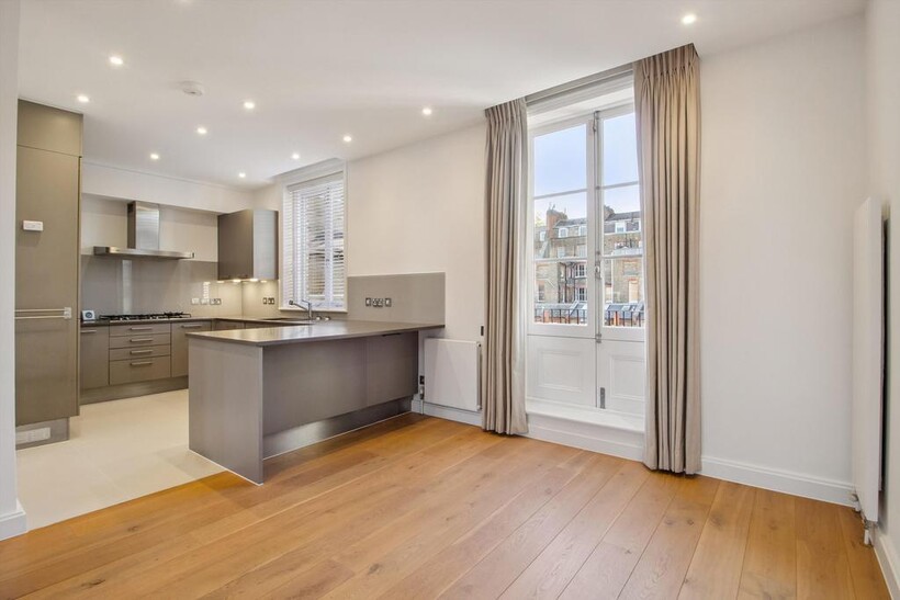Sloane Street, London, SW1X 3 bed flat to rent - £7,778 pcm (£1,795 pw)