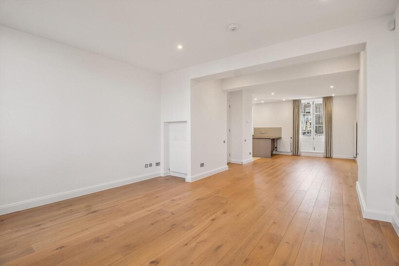 Sloane Street, London, SW1X 3 bed flat to rent - £7,778 pcm (£1,795 pw)
