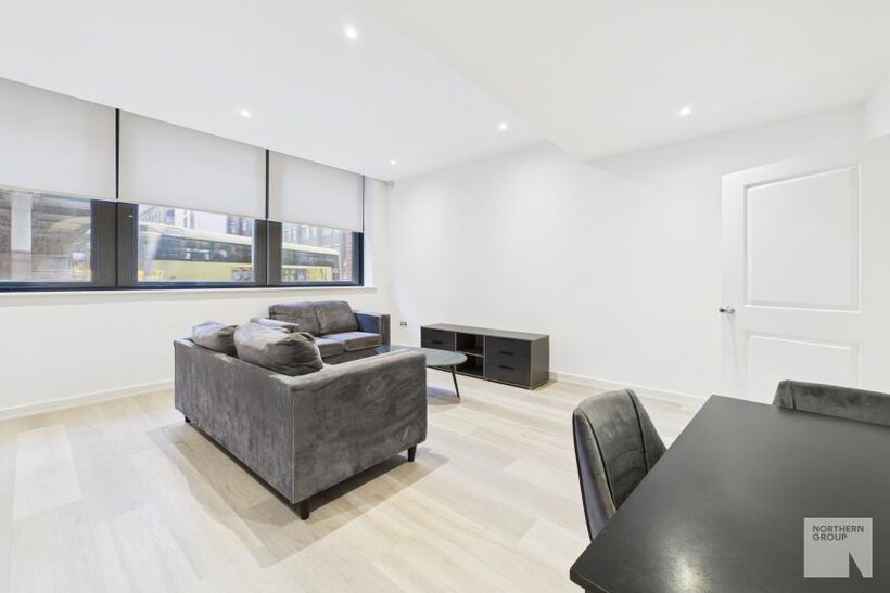 Flat 2 :: Gramercy House 2 bed apartment to rent - £1,450 pcm (£335 pw)