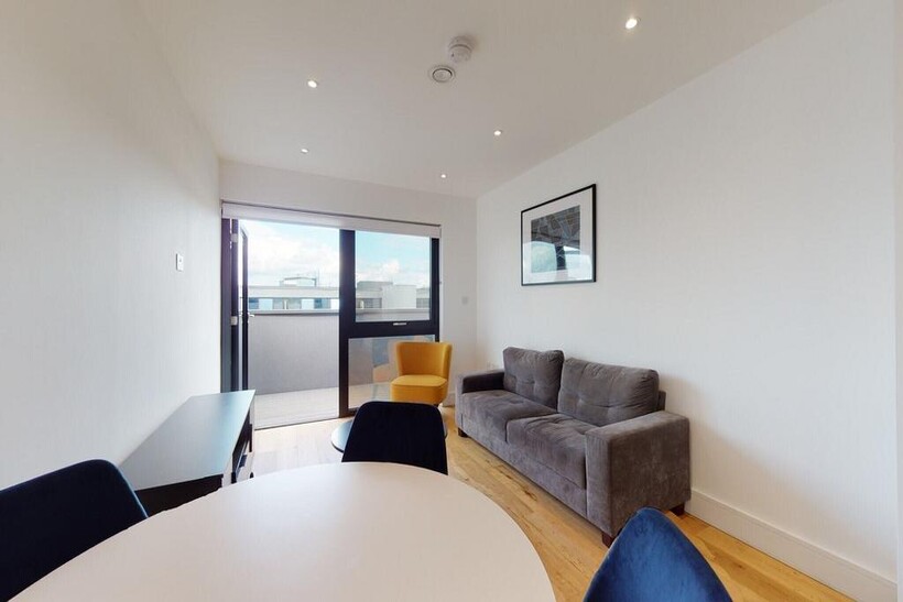 New Horizons Court, Brentford TW8 1 bed flat to rent - £1,640 pcm (£378 pw)