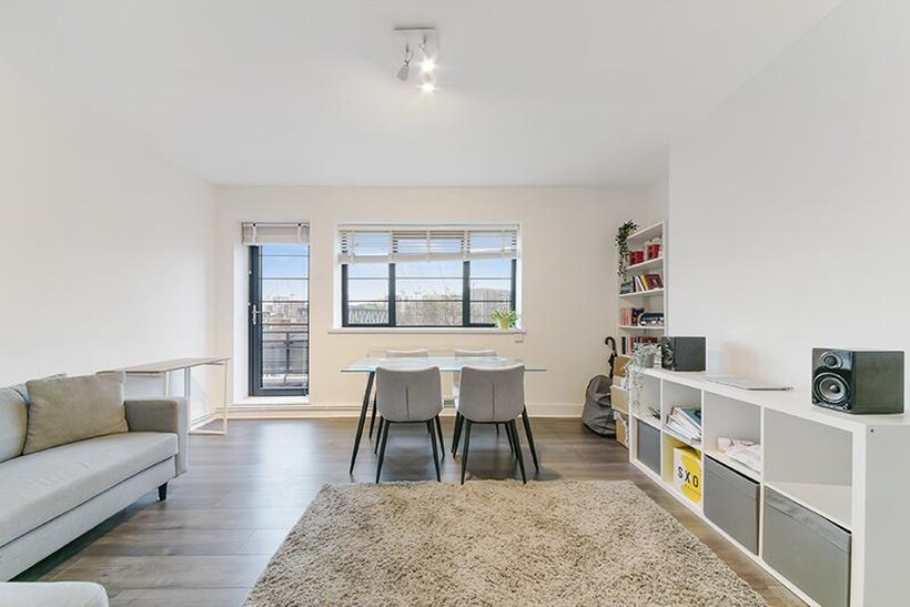 Wilbraham House, Vauxhall London SW8 3 bed apartment to rent - £3,225 pcm (£744 pw)