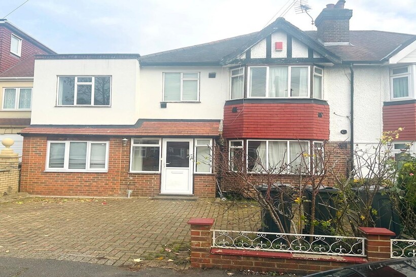Ostereley/Isleworth TW5 6 bed semi-detached house to rent - £3,660 pcm (£845 pw)