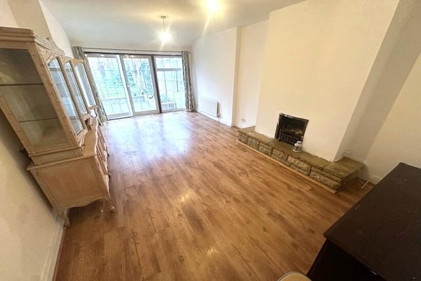 Ostereley/Isleworth TW5 6 bed semi-detached house to rent - £3,660 pcm (£845 pw)