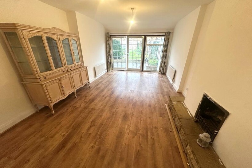 Ostereley/Isleworth TW5 6 bed semi-detached house to rent - £3,660 pcm (£845 pw)