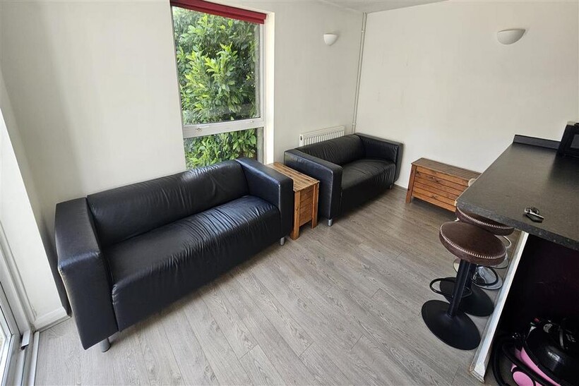 Headcorn Drive, Canterbury 4 bed terraced house to rent - £1,520 pcm (£351 pw)