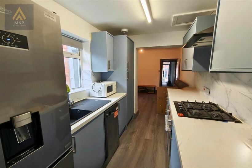 Ka SZh Ju ONEOE0r Oi VSm Wsw.jpg