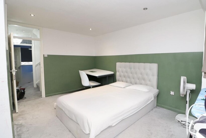 Colman Road, London E16 4 bed townhouse to rent - £2,675 pcm (£617 pw)