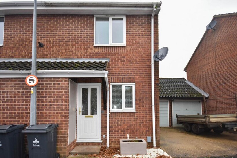 Lime Close, Stevenage 2 bed semi-detached house to rent - £1,500 pcm (£346 pw)
