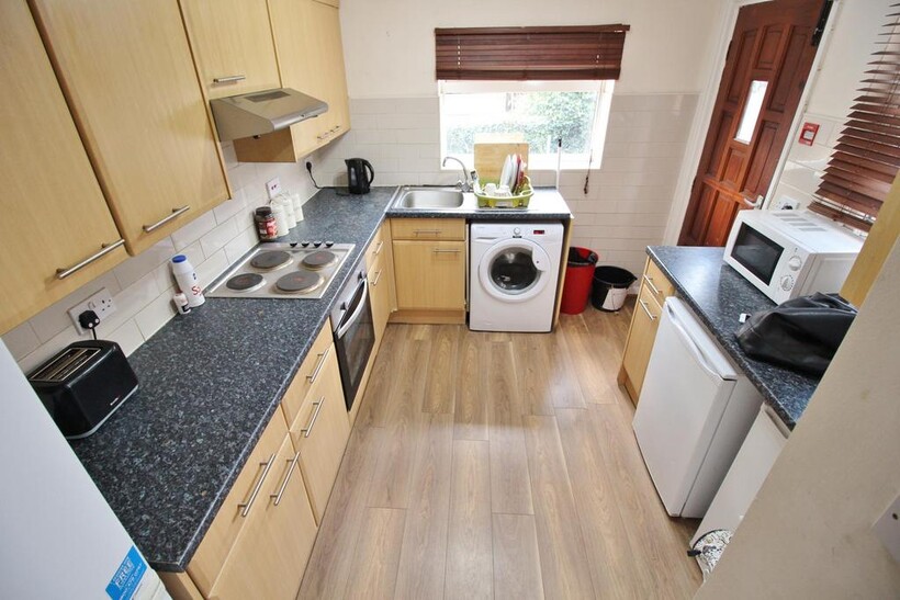 Estcourt Avenue, Leeds LS6 7 bed house to rent - £4,247 pcm (£980 pw)