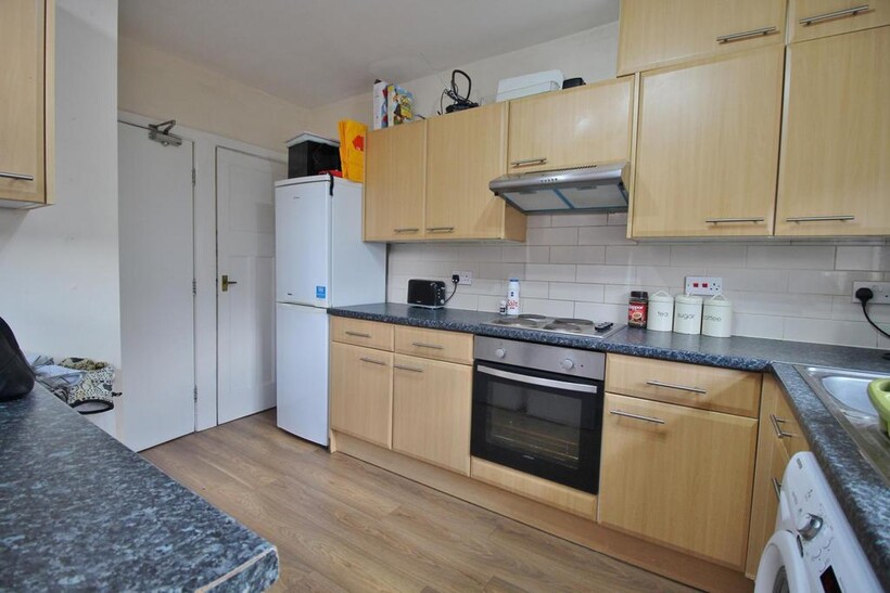 Estcourt Avenue, Leeds LS6 7 bed house to rent - £4,247 pcm (£980 pw)