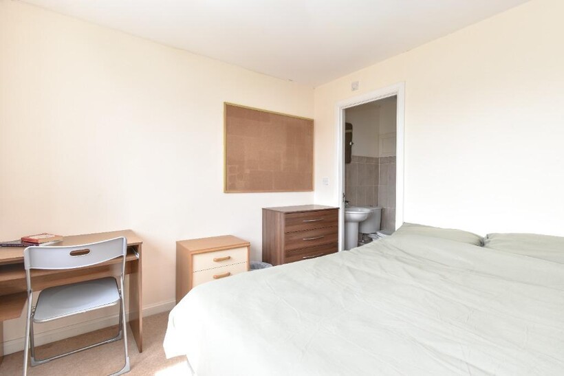 Caddow Road, Three Score, Norwich, NR5 4 bed semi-detached house to rent - £1,720 pcm (£397 pw)