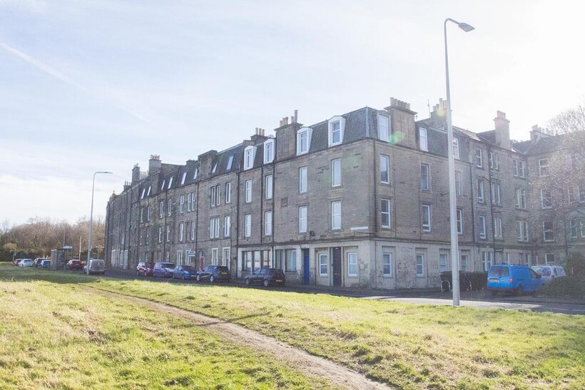 Lower Granton Road, Edinburgh EH5 2 bed flat to rent - £1,100 pcm (£254 pw)