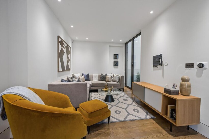 Ebury Mews East, Belgravia, London, SW1W 2 bed terraced house to rent - £6,240 pcm (£1,440 pw)