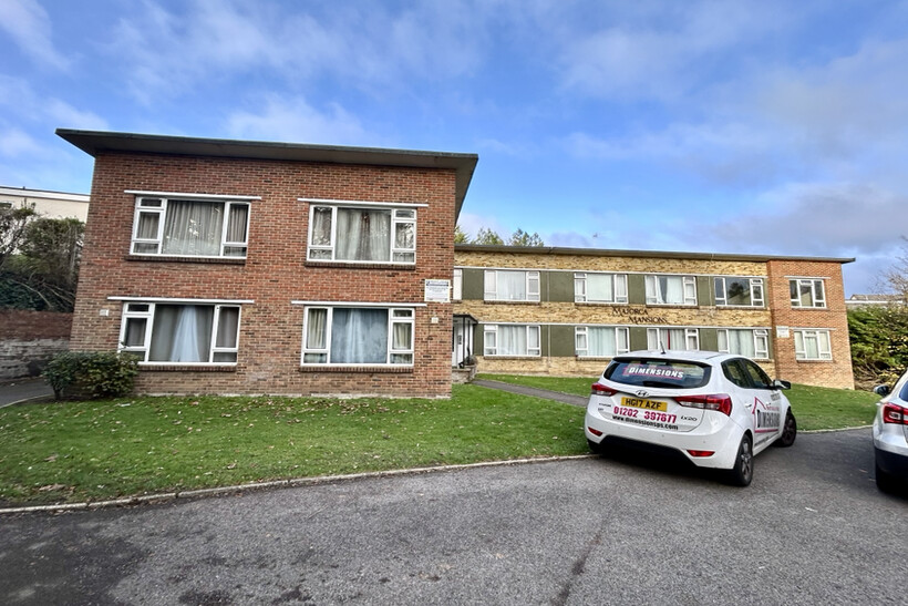 Crescent Road, Bournemouth 1 bed apartment to rent - £800 pcm (£185 pw)