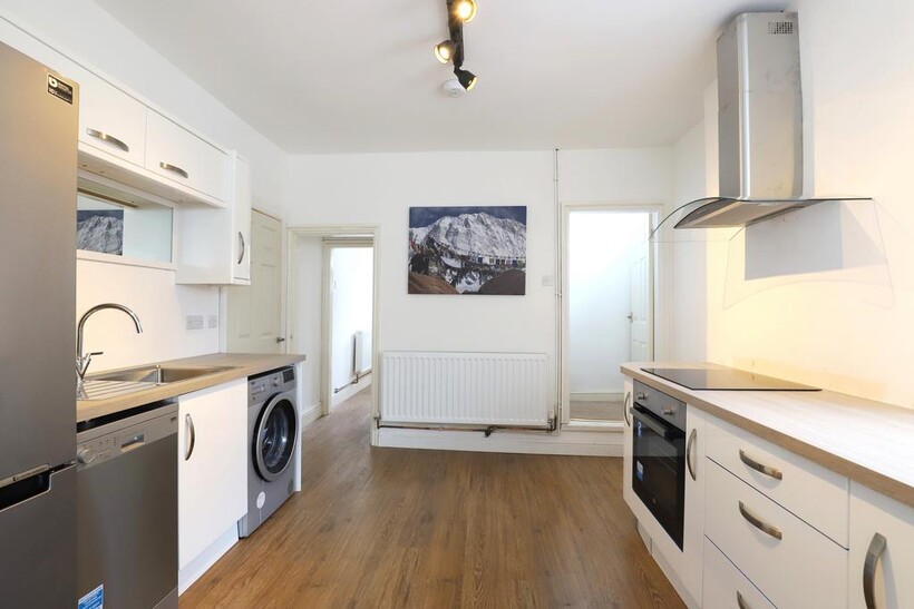 Shaw Street, Newcastle-under-Lyme, ST5 4 bed end of terrace house to rent - £2,210 pcm (£510 pw)