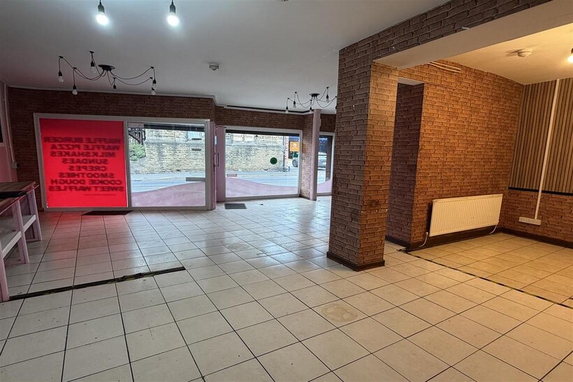 Hightown, Crewe Retail property (high street) to rent - £958 pcm (£221 pw)