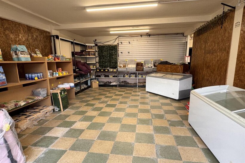 Causeley Road, Bucknall, Stoke-On-Trent Retail property (high street) to rent - £833 pcm (£192 pw)