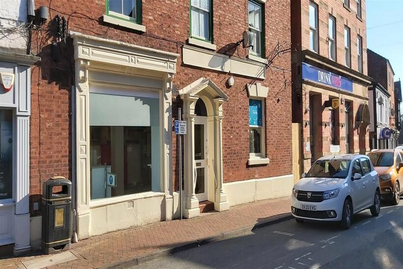 Wheelock Street, Middlewich Retail property (high street) to rent - £1,250 pcm (£288 pw)
