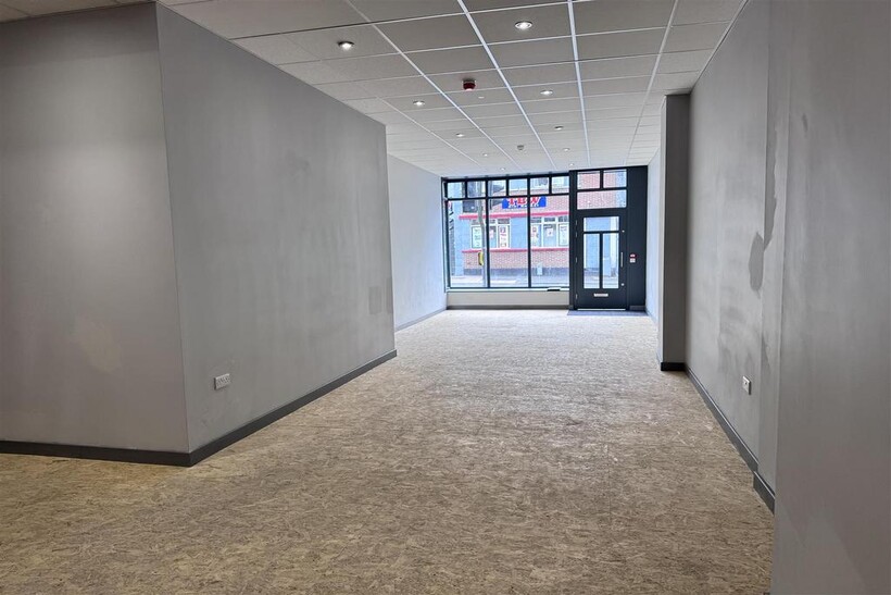 High Street, Stoke-On-Trent Retail property (high street) to rent - £833 pcm (£192 pw)