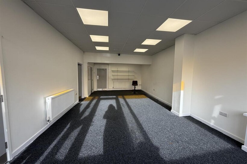 Heathcote Road, Longton, Stoke-on-Trent Retail property (high street) to rent - £917 pcm (£212 pw)