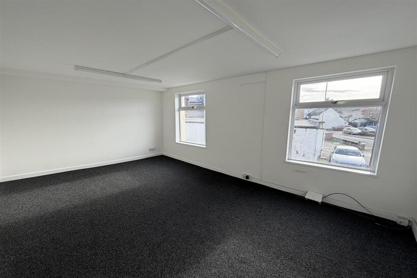 Heathcote Road, Longton, Stoke-on-Trent Retail property (high street) to rent - £917 pcm (£212 pw)