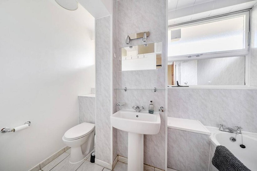 Churchill Gardens, Pimlico, London, SW1V 2 bed flat to rent - £2,395 pcm (£553 pw)