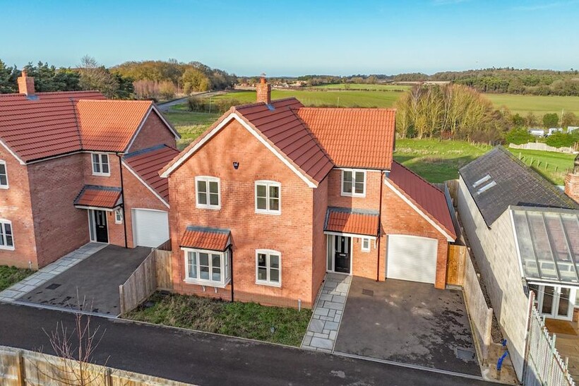 Anson Way, Bircham Newton 4 bed detached house to rent - £1,700 pcm (£392 pw)