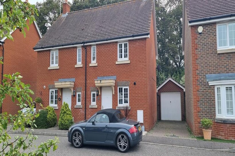 Woodlands, Bexhill-on-Sea, TN39 2 bed semi-detached house to rent - £1,300 pcm (£300 pw)