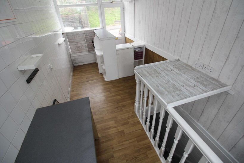 High Street, Tonyrefail CF39 8PG Property to rent - £395 pcm (£91 pw)