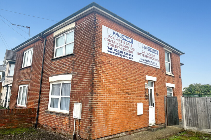 BITTERNE, SO18 3 bed semi-detached house to rent - £1,350 pcm (£312 pw)