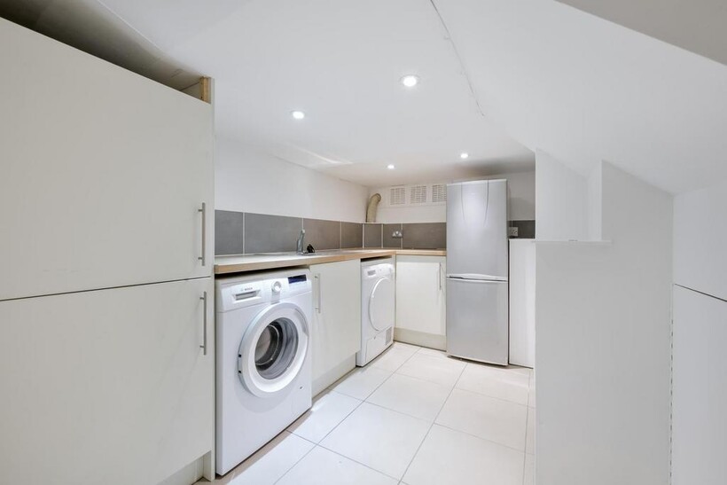 Dennington Park Road, West Hampstead... 2 bed flat to rent - £2,999 pcm (£692 pw)