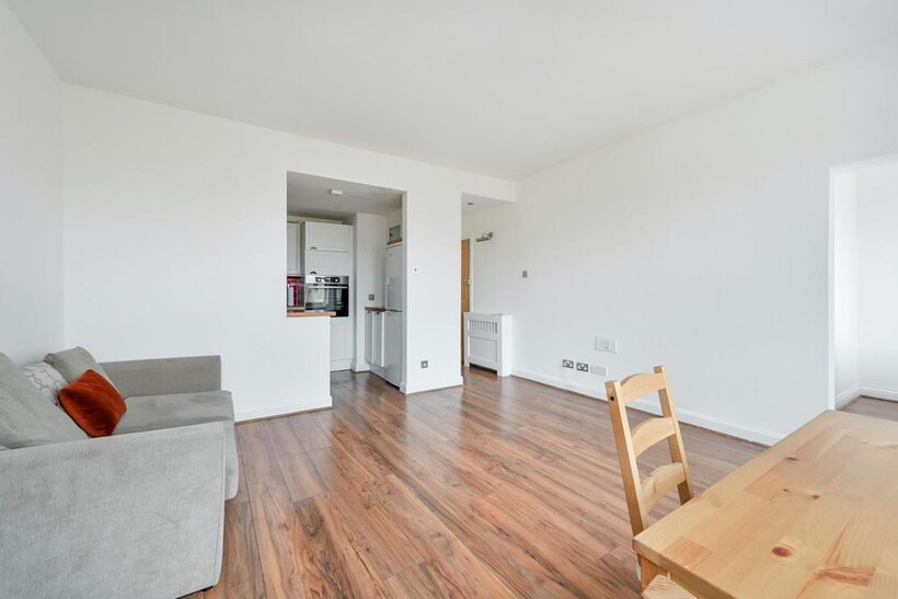 Fitzjohns Avenue, Hampstead Village, NW3 2 bed apartment to rent - £3,198 pcm (£738 pw)