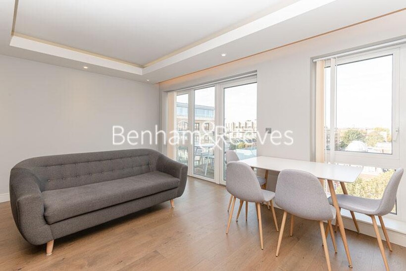 Parrs Way, Hammersmith W6 2 bed apartment to rent - £3,950 pcm (£912 pw)