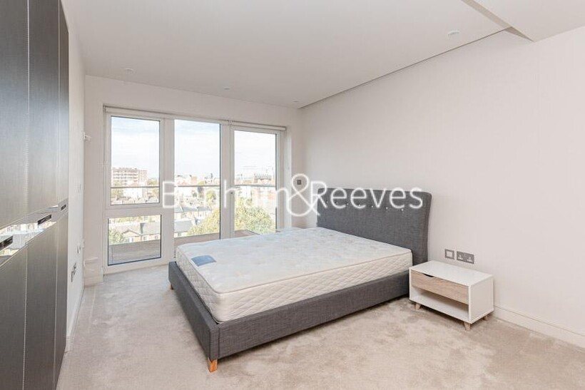 Parrs Way, Hammersmith W6 2 bed apartment to rent - £3,950 pcm (£912 pw)