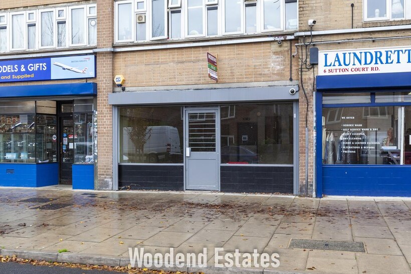 Sutton Court Road, Uxbridge UB10 Property to rent - £1,410 pcm (£325 pw)