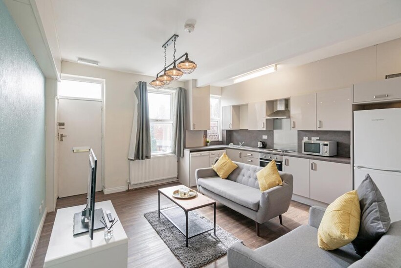 North Lane, Leeds 1 bed in a house share to rent - £494 pcm (£114 pw)