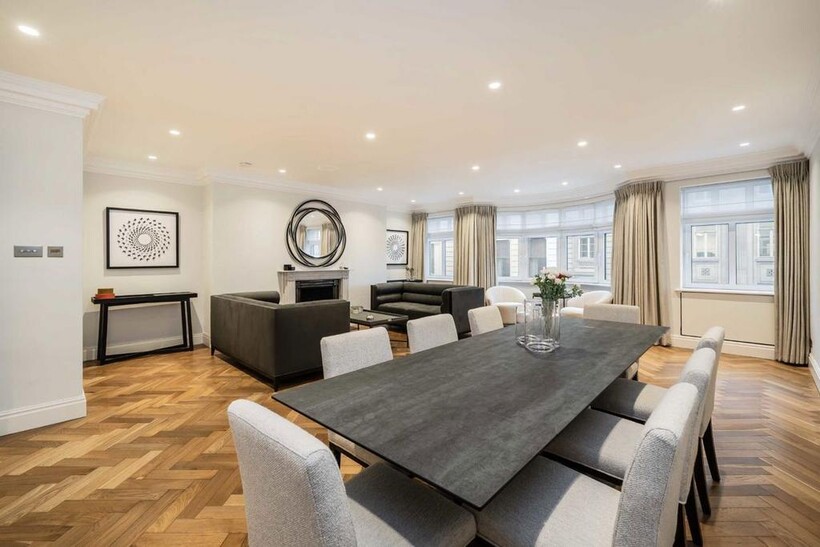 Pall Mall, London SW1Y 2 bed flat to rent - £9,533 pcm (£2,200 pw)
