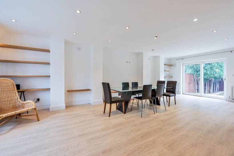 Derwent Avenue, Kingston Vale... 5 bed house to rent - £5,100 pcm (£1,177 pw)