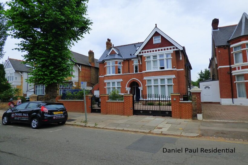 Hamilton Road 1 bed flat to rent - £1,499 pcm (£346 pw)