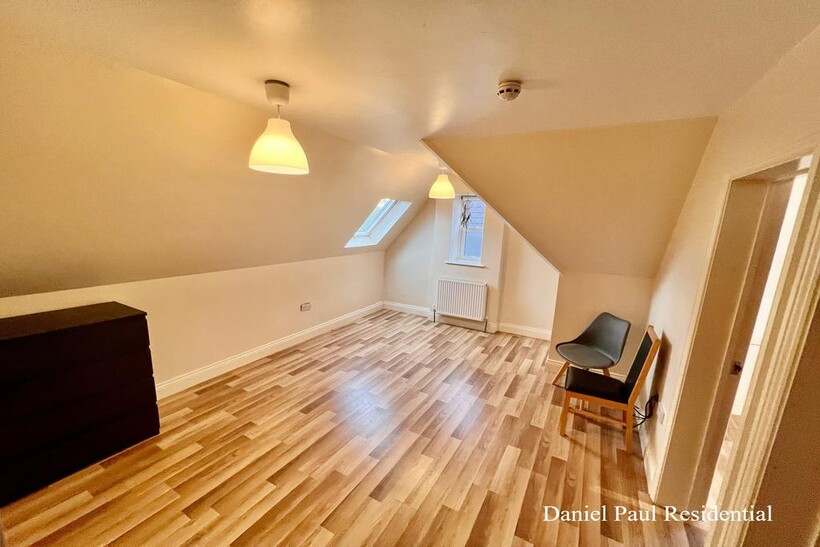 Hamilton Road 1 bed flat to rent - £1,499 pcm (£346 pw)