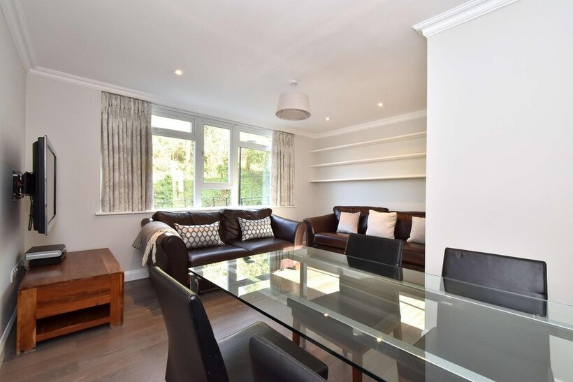 One Tree Close, London, SE23 2 bed terraced house to rent - £1,800 pcm (£415 pw)