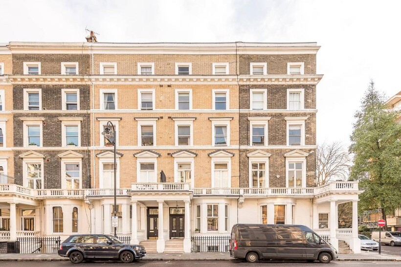 Gloucester Road, South Kensington... 1 bed flat to rent - £4,095 pcm (£945 pw)