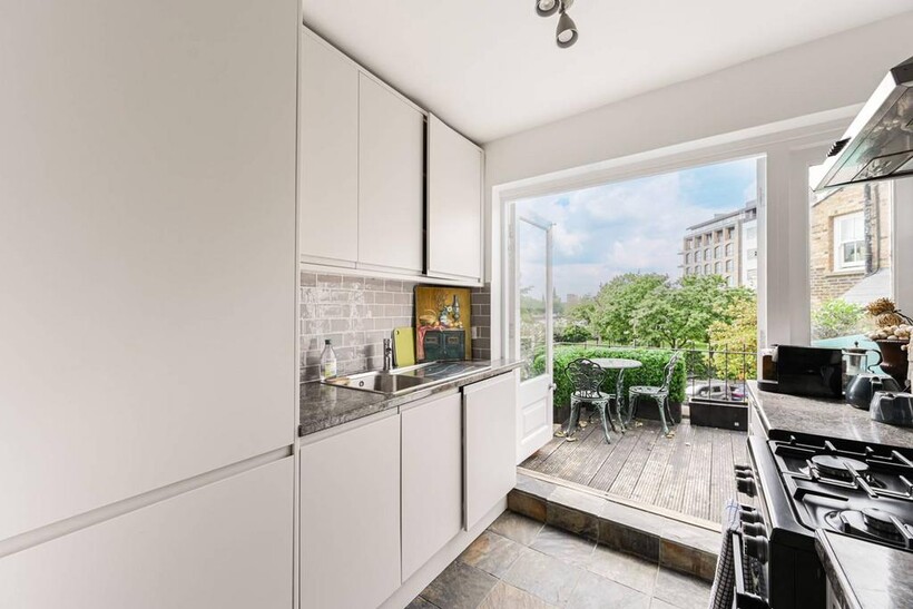 Cremorne Road, Chelsea, London, SW10 2 bed maisonette to rent - £6,067 pcm (£1,400 pw)