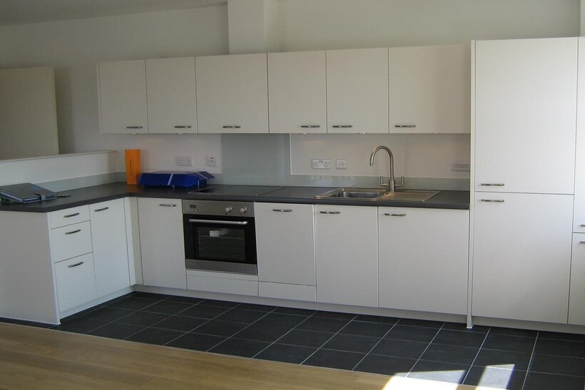 Beaumont Drive, Worcester Park KT4 2 bed flat to rent - £1,990 pcm (£459 pw)