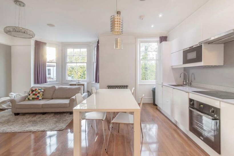 Wolverton Gardens, London W5 3 bed flat to rent - £2,990 pcm (£690 pw)