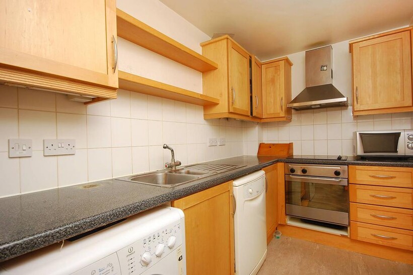 Bridgewater Square, City, London, EC2Y 2 bed flat to rent - £4,000 pcm (£923 pw)